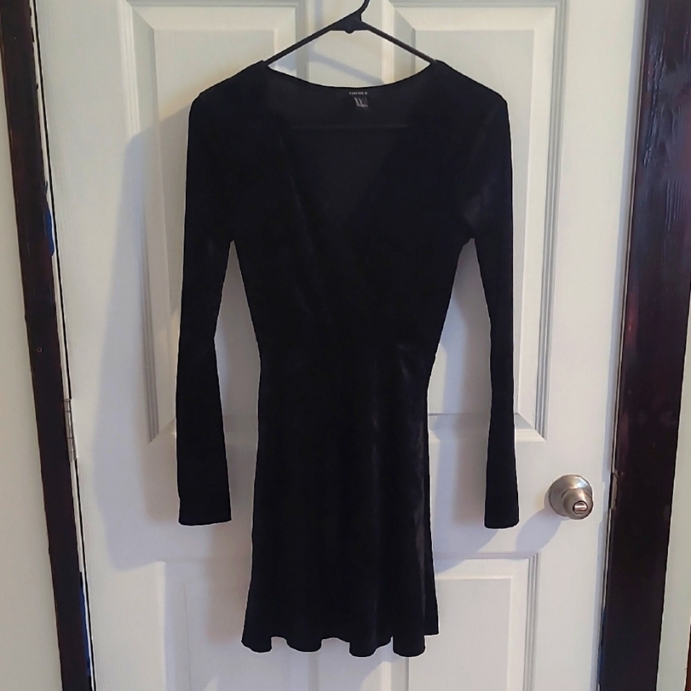 Forever 21 Black V-Neck Sheath Dress